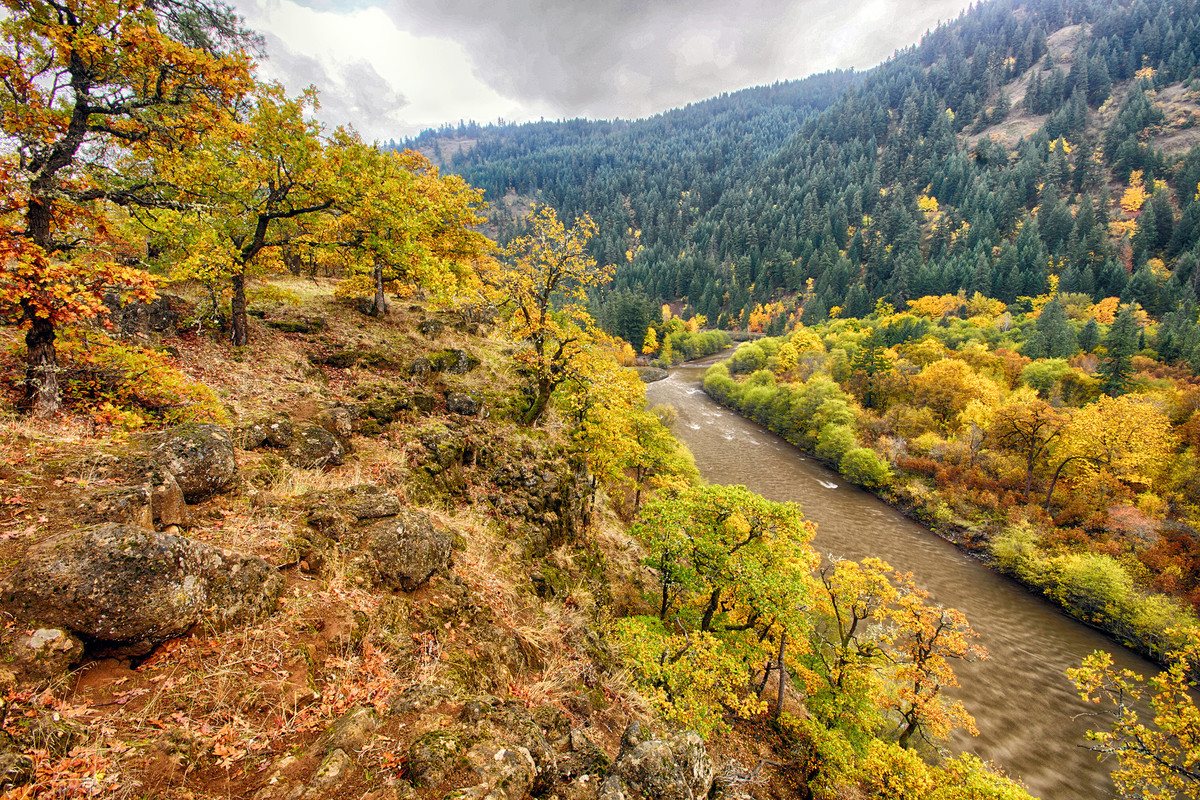 Fall view on the Klickitat 