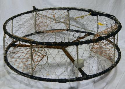Circular crab pot with twine mesh