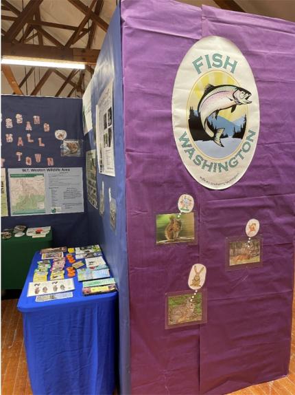 A WDFW fair booth