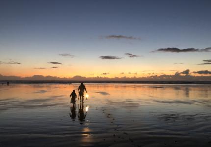 Washington's first razor clam dig of season Oct. 6-7