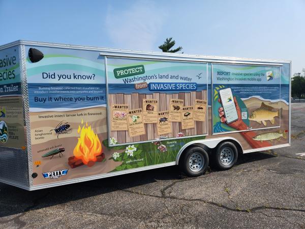 A trailer with AIS messaging